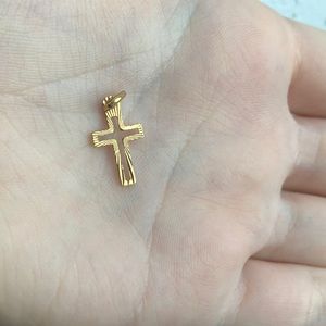 750 gold delicate small cross necklace